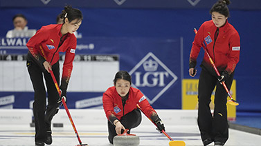 捷报比分：瑞典传奇对阵中国名将！全球乒乓球界庆典：2024年“瓦尔德内尔杯”拉开战幕环球时报.